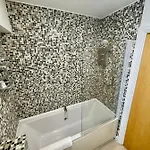 Bright 1 Double Bed Near Cabot Circus Apartment Bristol