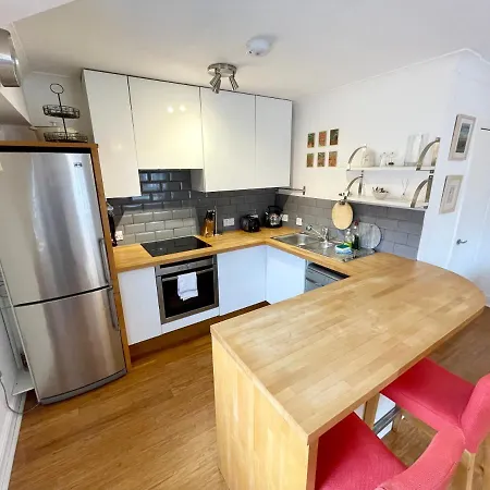 Apartment Bright 1 Double Bed Near Cabot Circus