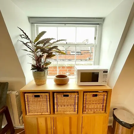 Bright 1 Double Bed Near Cabot Circus * ブリストル
