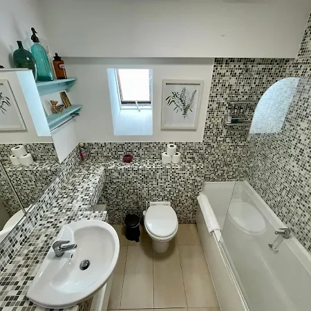 Bright 1 Bed Flat Near Cabot Circus * בריסטול