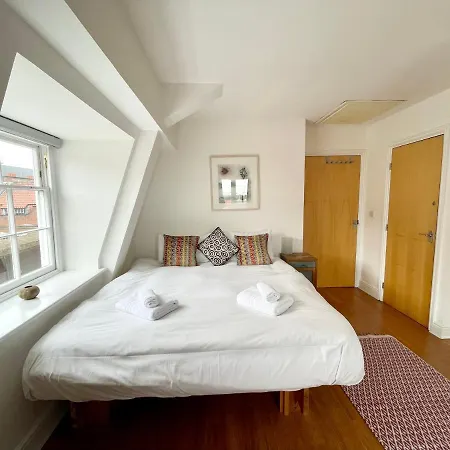 Apartment Bright 1 Double Bed Near Cabot Circus