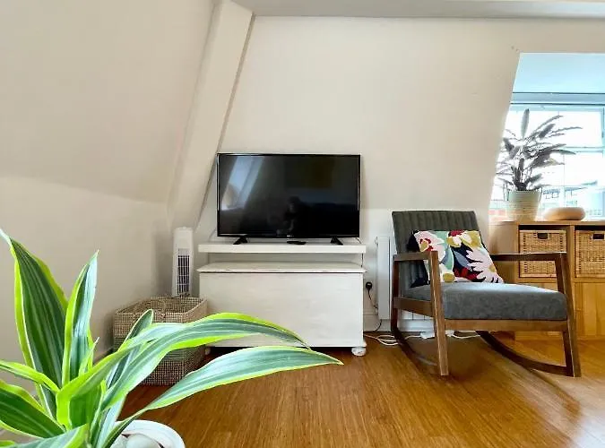 Bright 1 Bed Flat Near Cabot Circus * Bristol