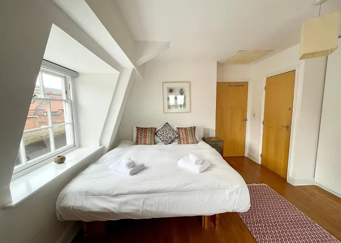 Apartamento Bright 1 Bed Flat Near Cabot Circus