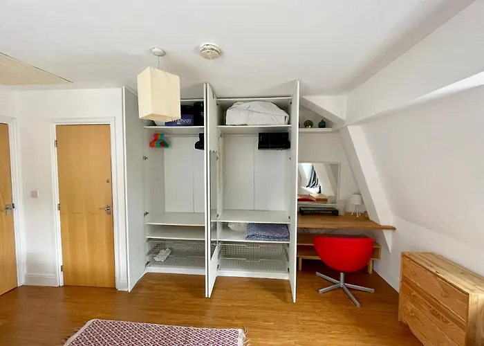 Apartmán Bright 1 Bed Flat Near Cabot Circus