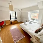 Bright 1 Double Bed Near Cabot Circus * Бристоль