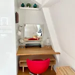 Bright 1 Double Bed Near Cabot Circus Апартаменти *