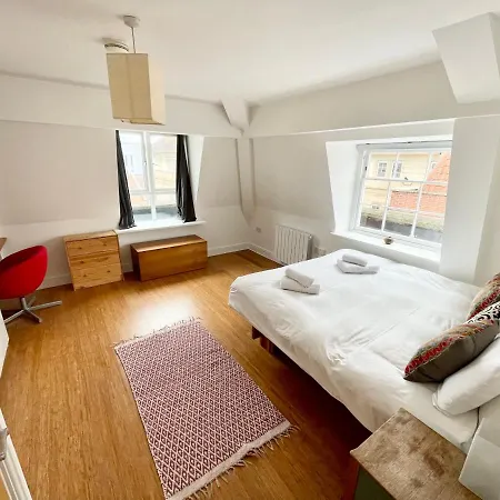 Bright 1 Double Bed Near Cabot Circus * Bristol