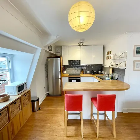 Bright 1 Bed Flat Near Cabot Circus