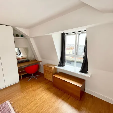 Апартаменти Bright 1 Double Bed Near Cabot Circus Бристоль